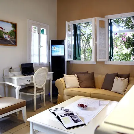 Dafnoudi Apart Otel Antipata (Erisos)
