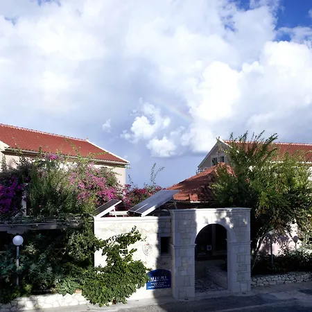 Dafnoudi 아파트호텔 2*