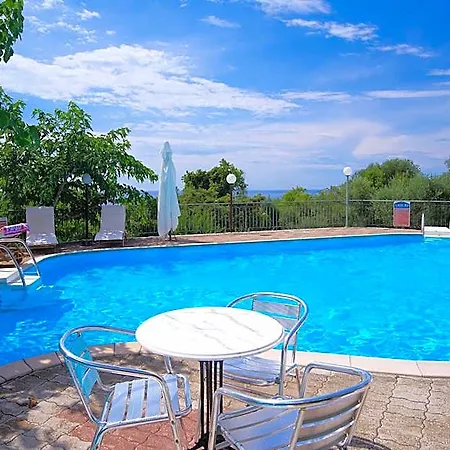 Dafnoudi Apart Otel Antipata (Erisos)